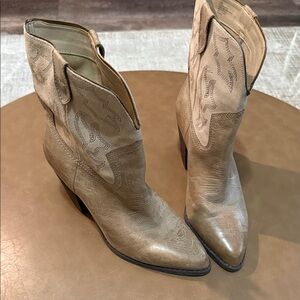 GB Girls Beige Heeled Boots